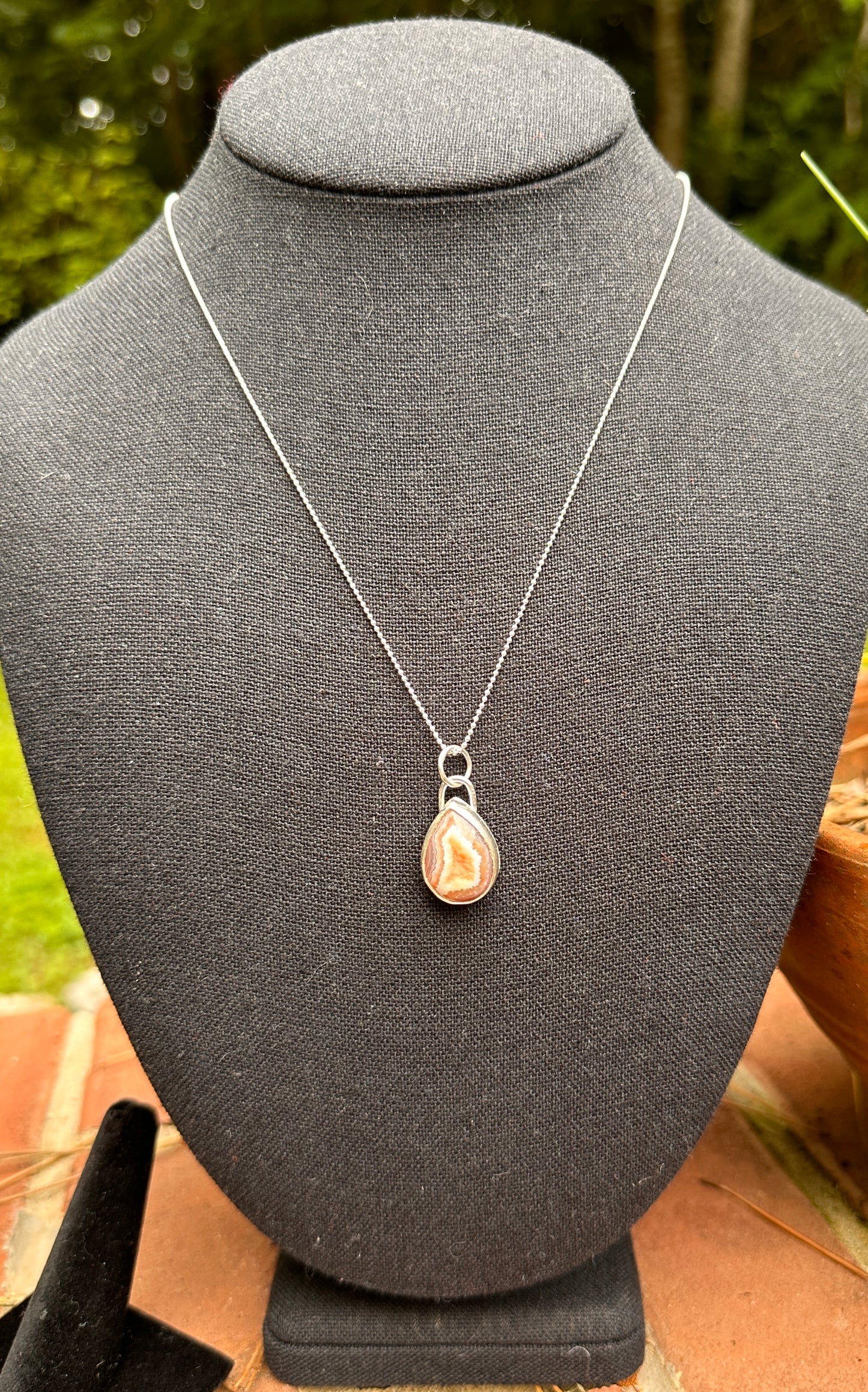 Tiny agate necklace