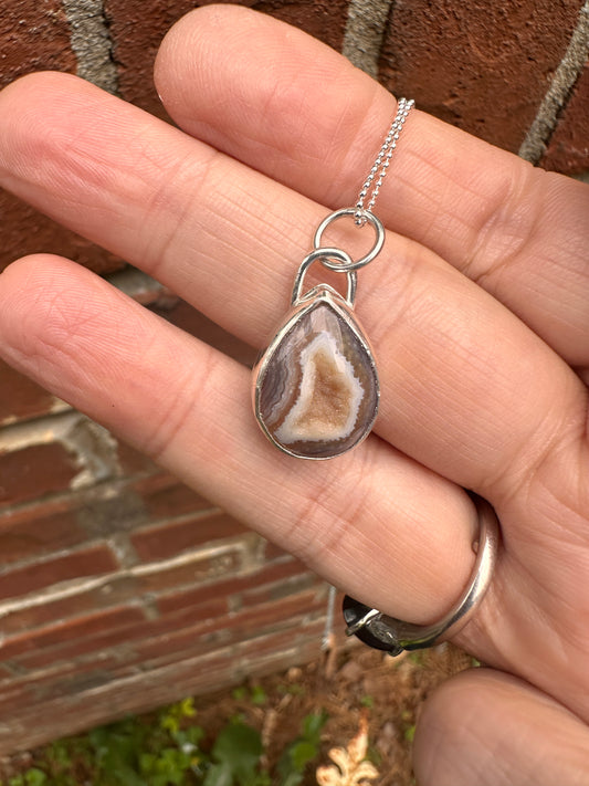 Tiny agate necklace